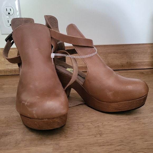 Brand new with tags - Free People Cedar Clog size 6 - Picture 6 of 14